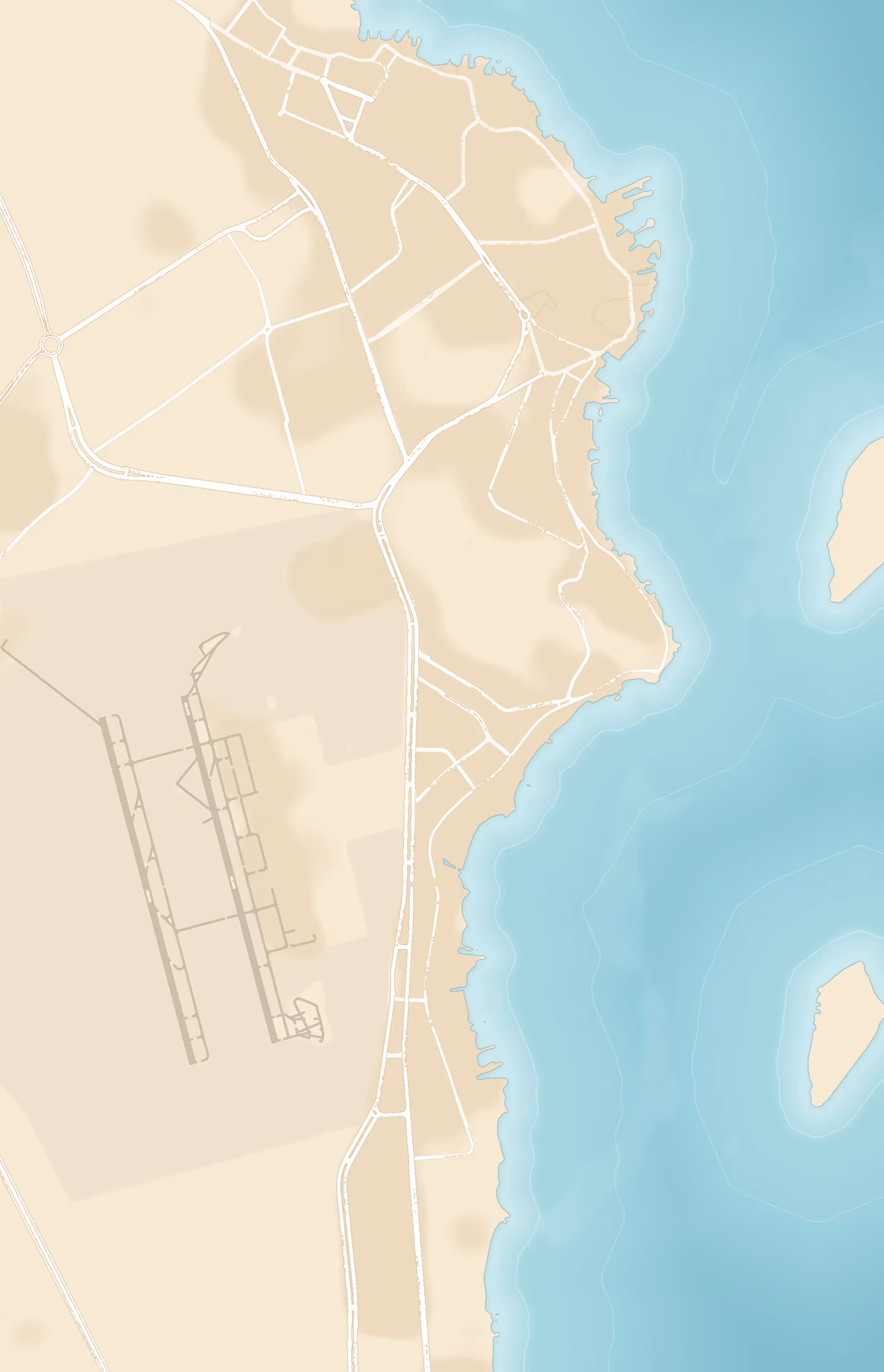 Kaart van Hurghada langs de Rode Zee met de luchthaven, Sindbad Club aan de kust ten zuiden van El Fersan, Sakkala, Marina Hurghada en de oude stad Al Dahar in het noorden
